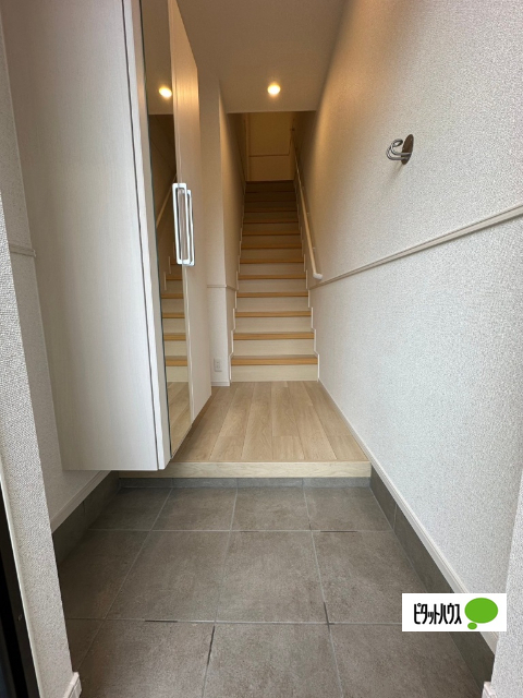 玄関　同物件別部屋