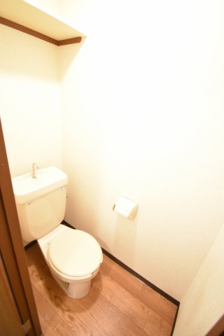 トイレ　画像は別号室。ご参考にどうぞ