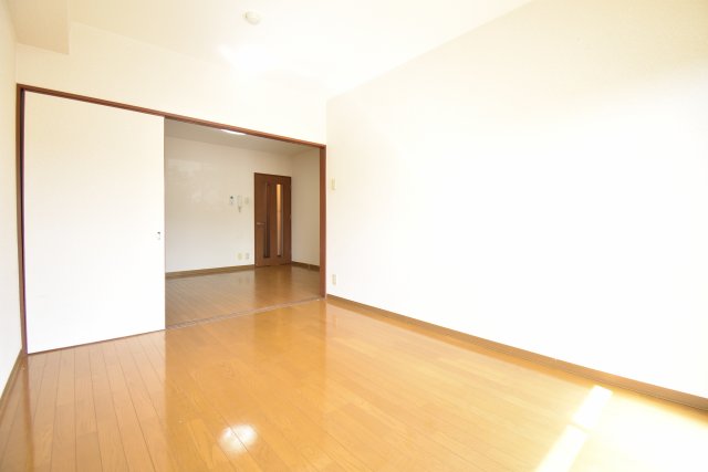 居室・リビング　画像は別号室。ご参考にどうぞ