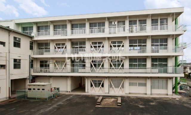 中学校　大和高田市立片塩中学校（中学校）まで359m