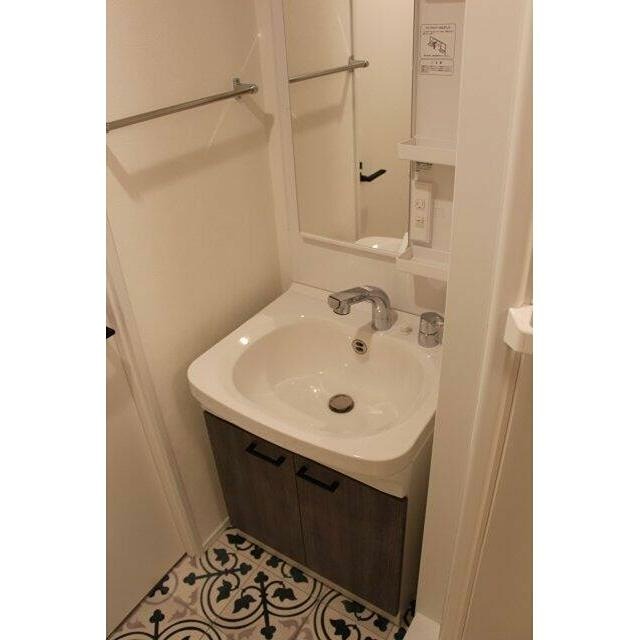 洗面設備　※同仕様写真含む