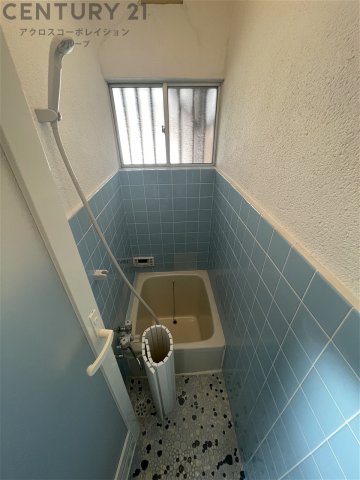 バス・シャワールーム　窓付きで換気も楽々！