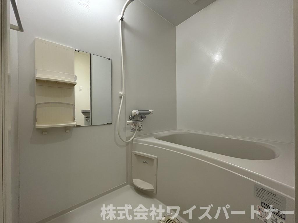 バス・シャワールーム　※同型タイプの為、現状優先