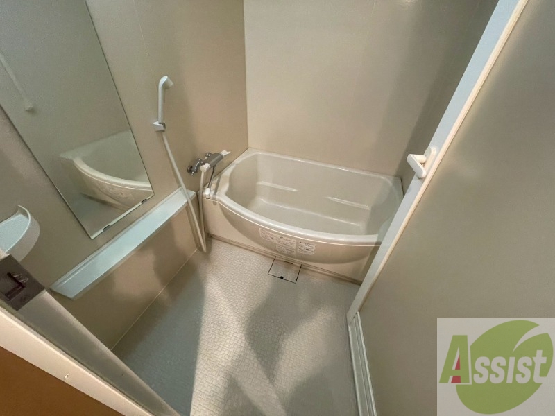 バス・シャワールーム　お風呂になります。一日の疲れを癒してくださいね。