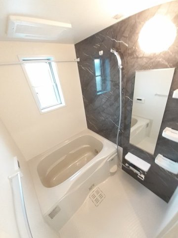 バス・シャワールーム　落ち着いた空間のお風呂です