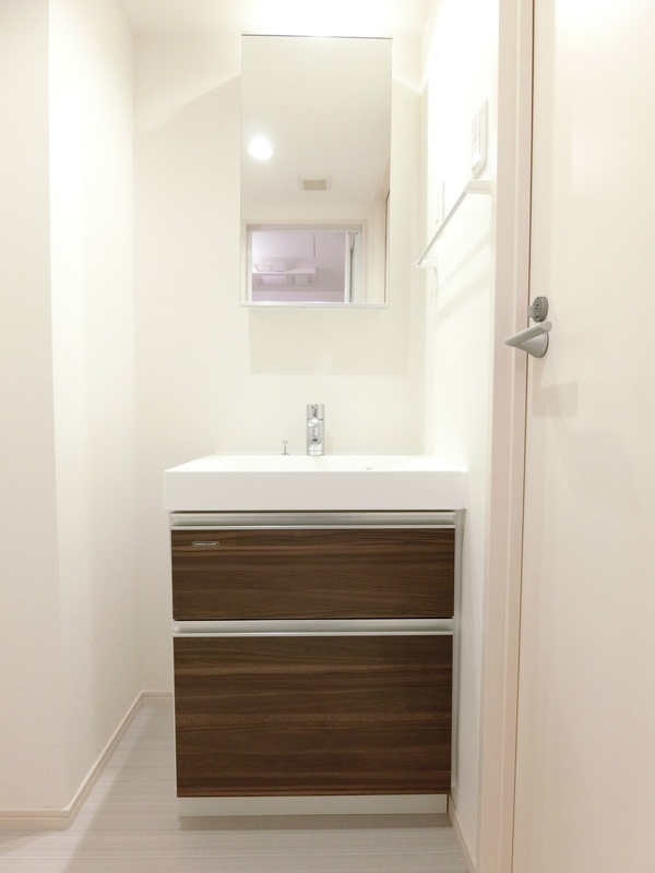 洗面設備　コンパクトで使いやすい洗面所