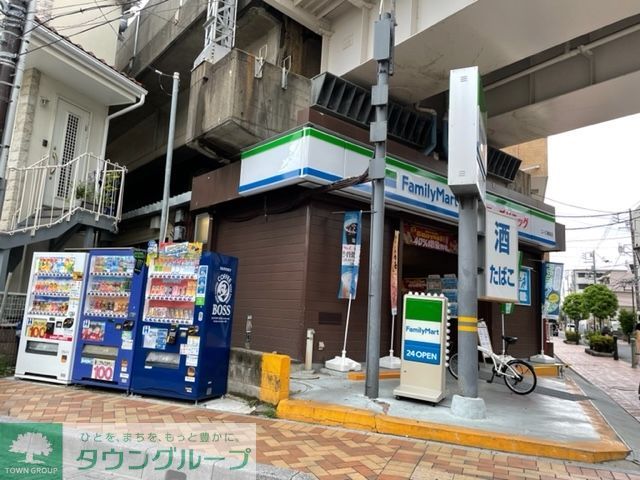 コンビニ　ファミリーマート ニーズ浦安店（コンビニ）まで330m