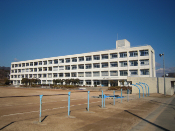 中学校　福崎西中学校（中学校）まで1032m