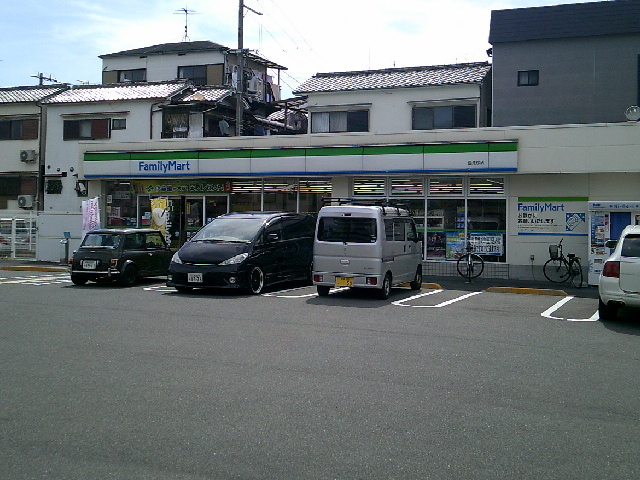 コンビニ　ファミリーマート　西成松（コンビニ）まで192m