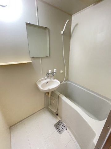 バス・シャワールーム　退去予定のため、別のお部屋の写真です