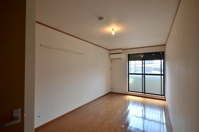 居室・リビング　退去予定のため、別のお部屋の写真です