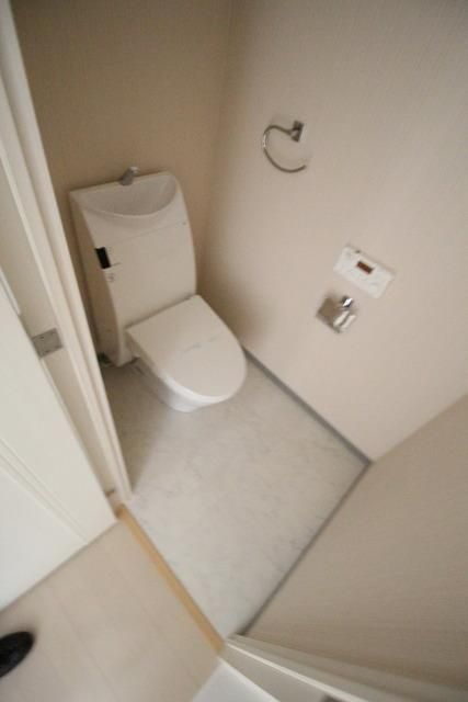 トイレ　同じタウプの別部屋写真