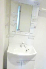 洗面設備　独立洗面化粧台が付いています