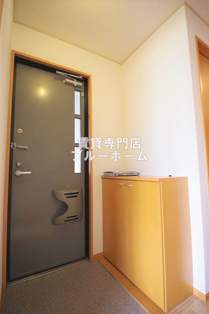 玄関　玄関は大きく広いですね！