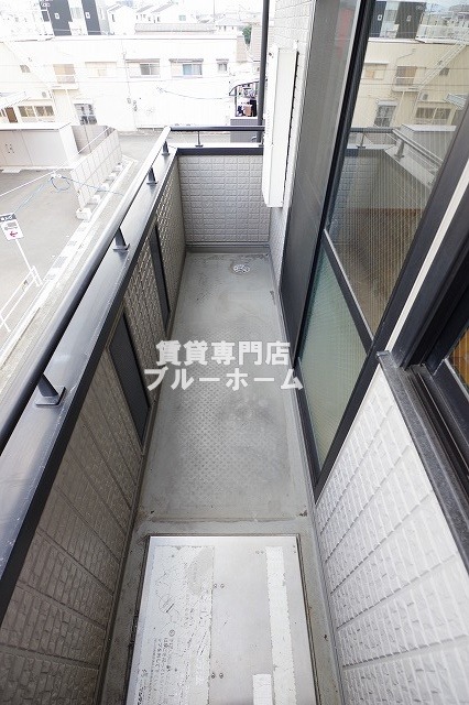 バルコニー　バルコニーは角部屋で日当たりも良好です！