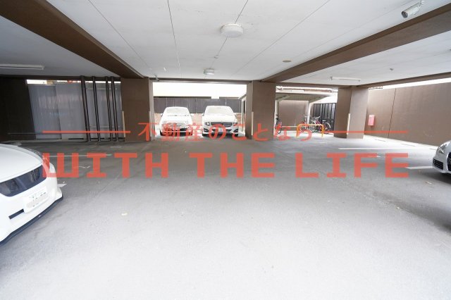 駐車場　駐車場があるので、車を買う予定の方も安心です