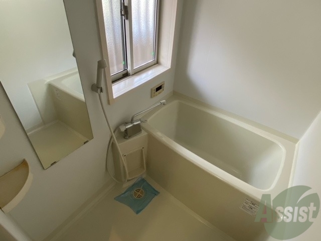 バス・シャワールーム　お風呂には追い焚き機能もついております。