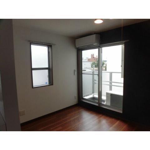 居室・リビング　室内