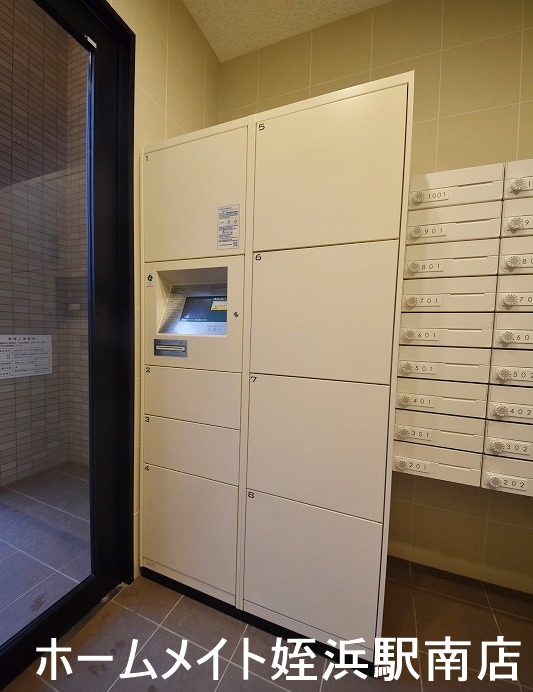 エントランス　★需要の高い宅配ボックスあります♪★