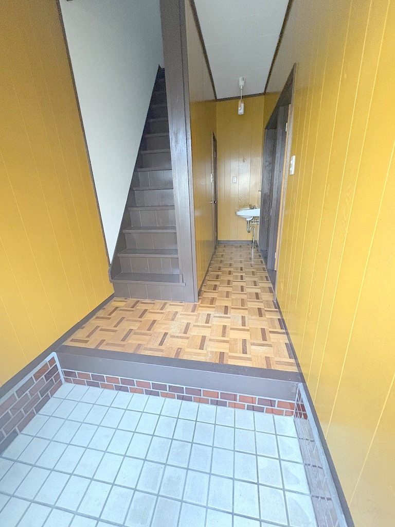 近鉄南大阪線 土師ノ里駅 徒歩9分 2階建 築48年の玄関写真