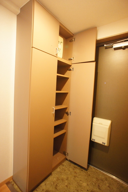 玄関　下駄箱付なので、玄関はいつでもスッキリ片付きますね☆