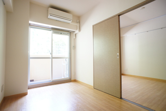 居室・リビング　人気の南向きなので暖かな日差しが入りますね♪