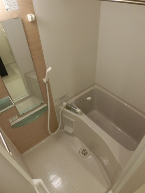 バス・シャワールーム　浴室乾燥機付バスルームで雨にも負けないんだから。