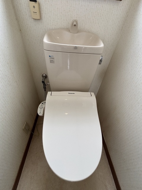 トイレ　温水洗浄機能付き