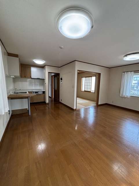 居室・リビング　ＬＤＫ１６畳　＊カーテンは設備に含まず