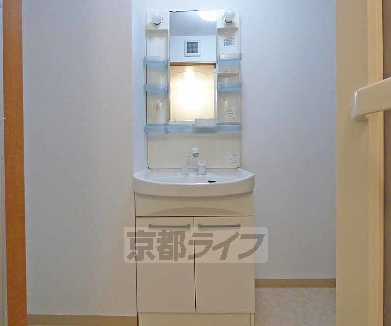 洗面設備　独立洗面台です。