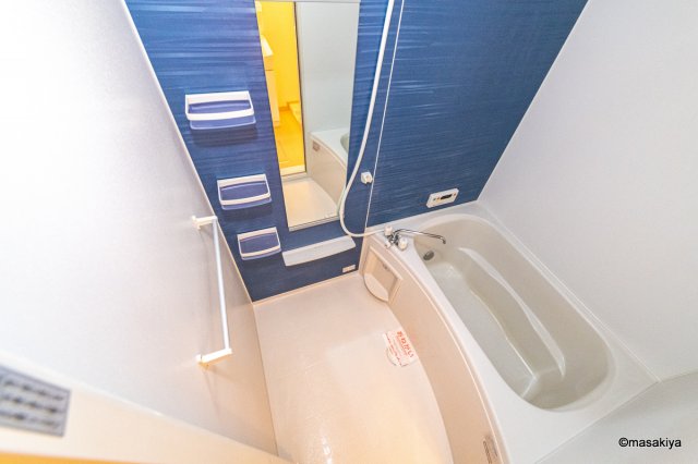 バス・シャワールーム　お風呂　追い焚き・浴室乾燥機付きです。