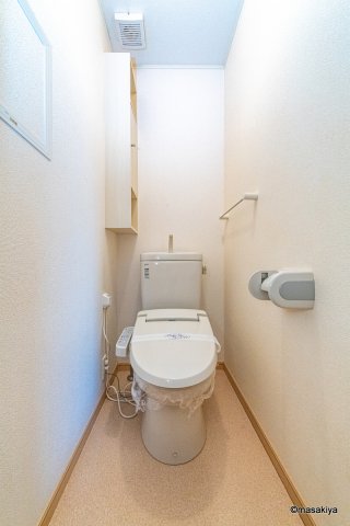 トイレ　トイレ　ウォシュレット付き。