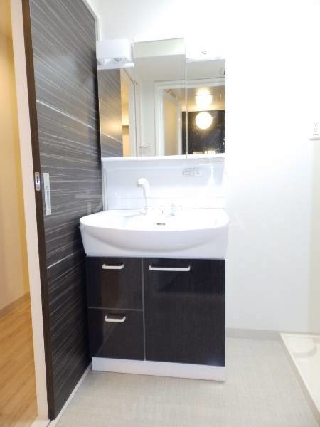 洗面設備　※同タイプの他のお部屋です