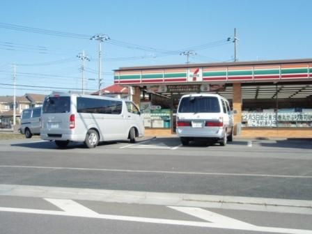コンビニ　セブンイレブン（コンビニ）まで770m