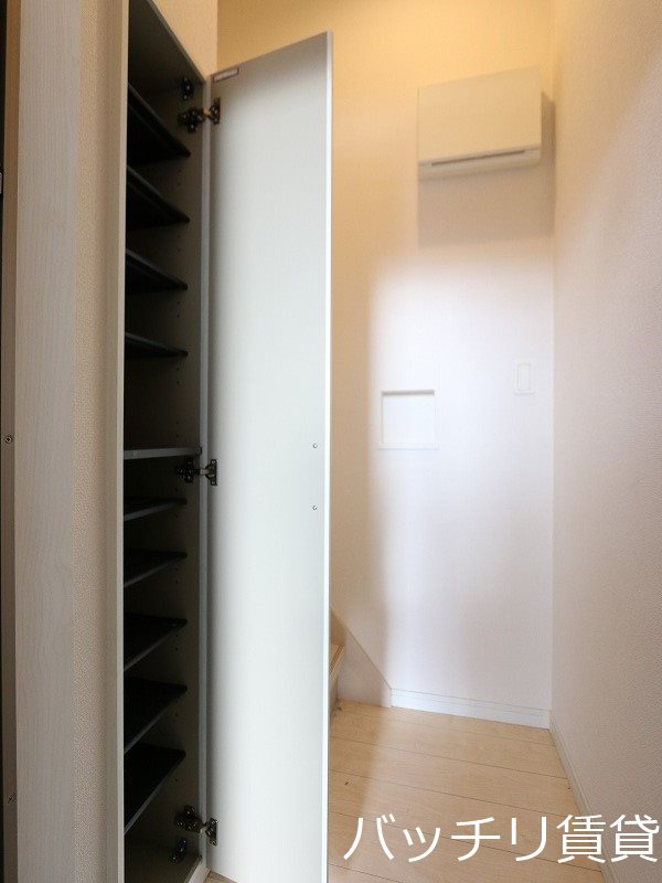 玄関　写真は同シリーズタイプの為、現状優先になります。