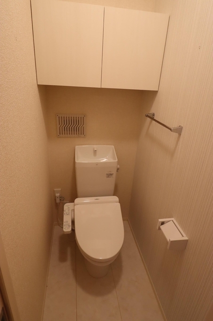 トイレ　温水洗浄暖房便座