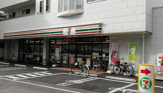 コンビニ　セブンイレブン 北区志茂2丁目店（コンビニ）まで366m
