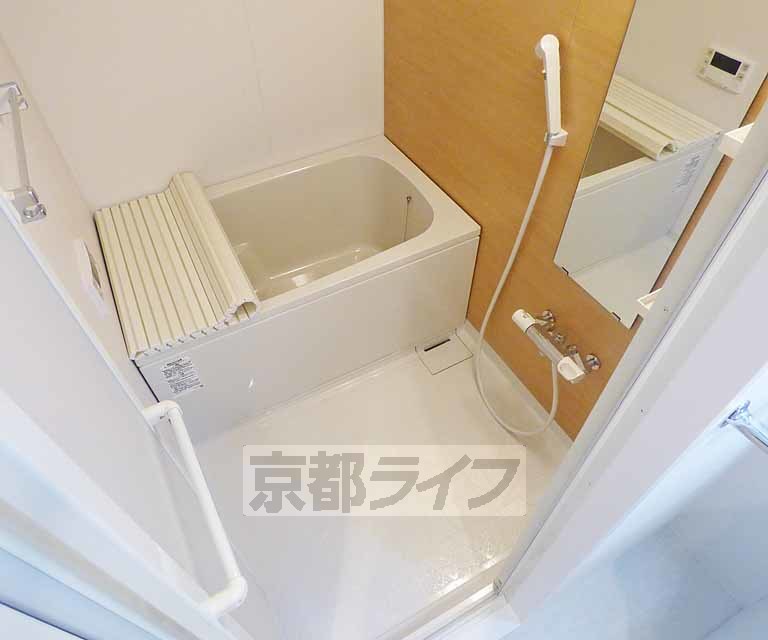 バス・シャワールーム　清潔感あるバスルーム