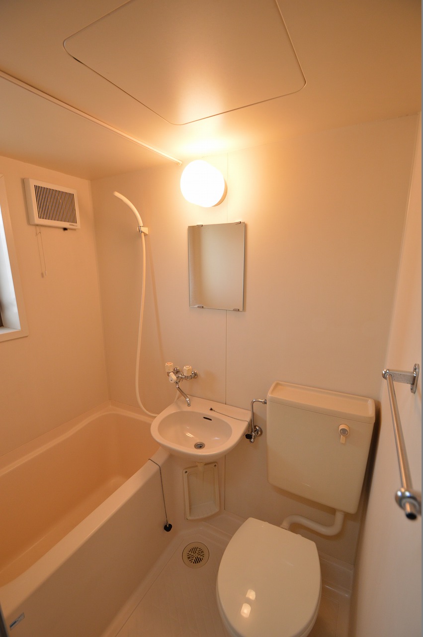 バス・シャワールーム　専用バス・トイレあります。