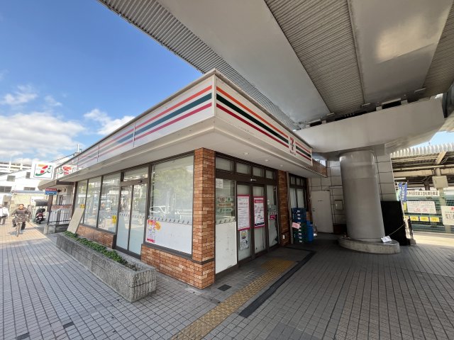 コンビニ　セブン－イレブン　ハートインＪＲ伊丹駅前店（コンビニ）まで446m