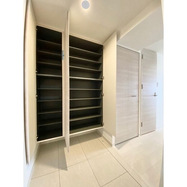 玄関　★見学予約受付中★