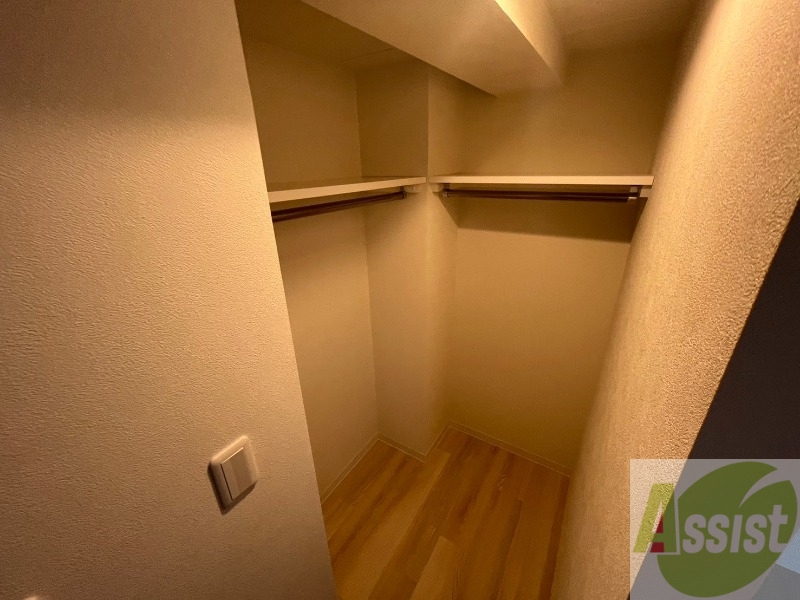 収納　クローゼットは奥行きもあり、荷物が多い方でも安心です。