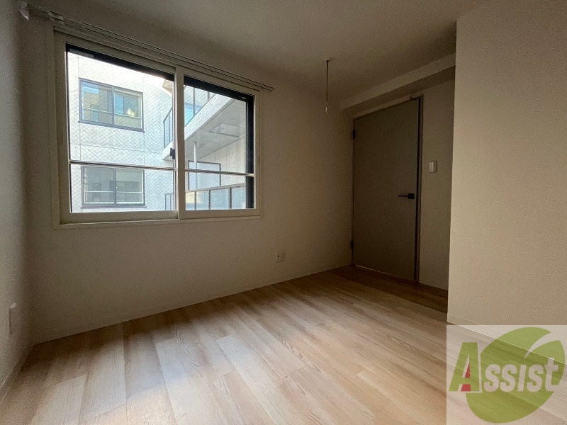 その他部屋・スペース　こちらのお部屋は光が差し込む、温かみのあるお部屋です。