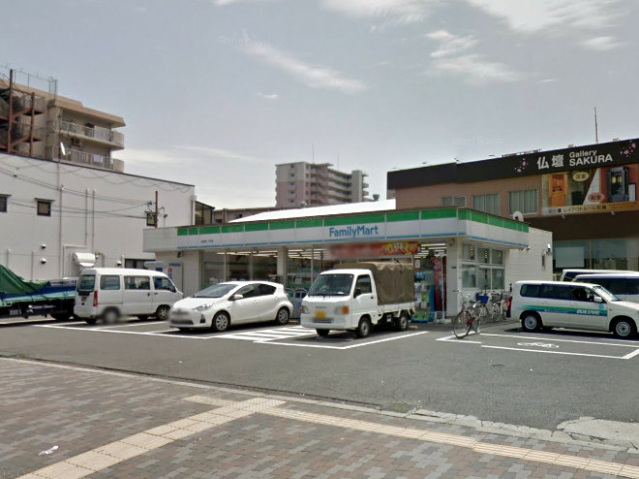 コンビニ　ファミリーマート瓜破東二丁目店（コンビニ）まで334m
