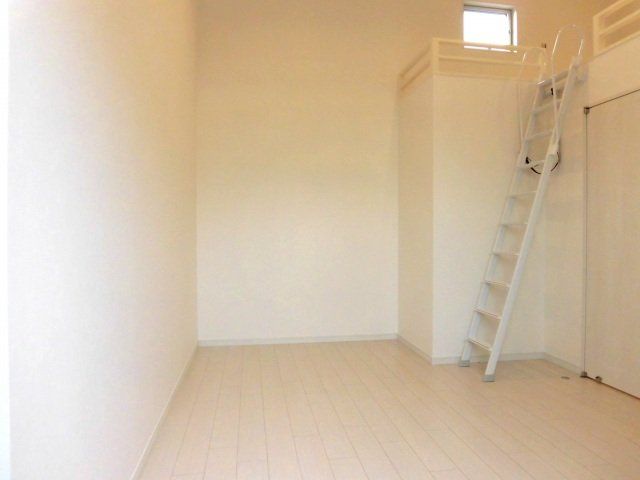 その他　白を基調としたお部屋です。