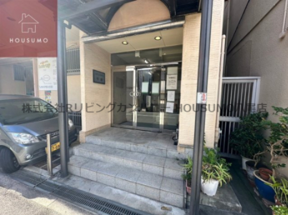 エントランス　清潔なエントランスです