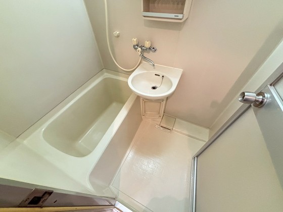 バス・シャワールーム　※別部屋の写真です