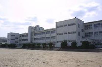 中学校　遠賀中学校（中学校）まで1700m