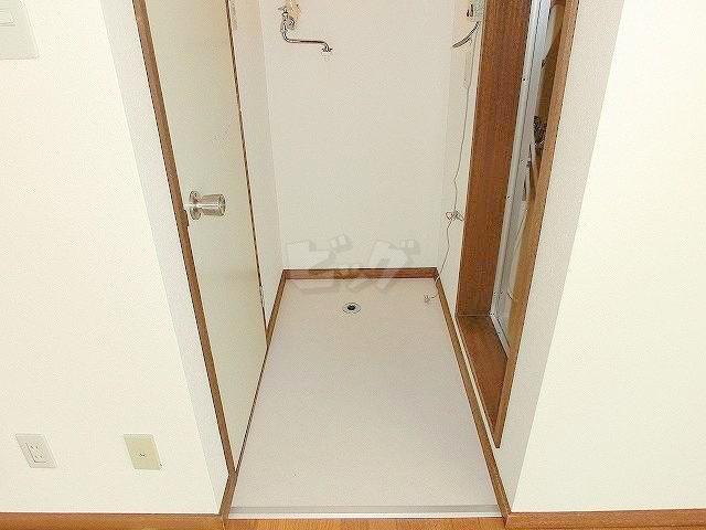 その他　室内洗濯機置場も完備です