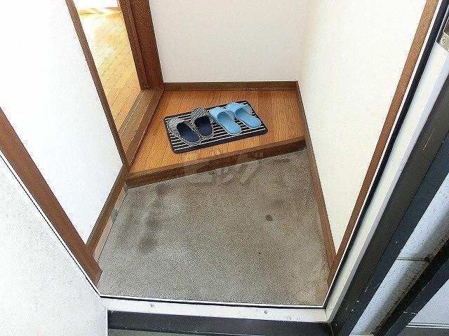 玄関　明るい玄関がお出迎えです☆